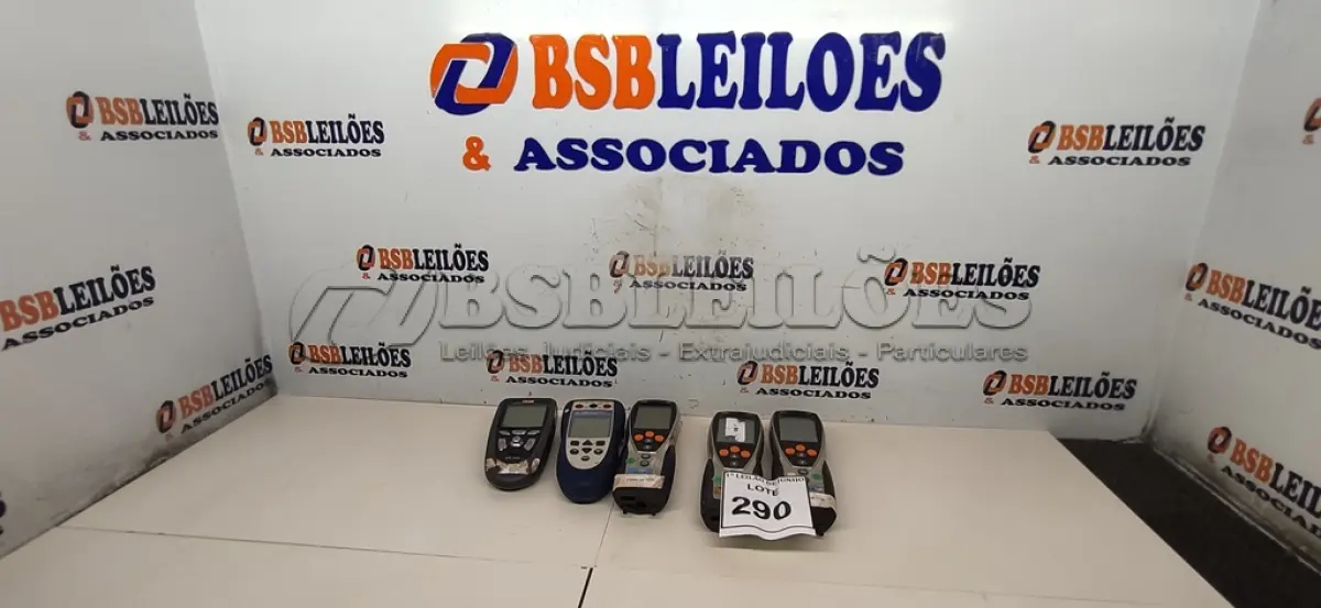 LOTE 290 - 02 APARELHOS DE MEDIÇÃO DE AR CONDICIONADO MODELO TESTO 435 01 MONÔMETRO DIGITAL VT 200 KIMO E 01 CALIBRADOR MULTIFUNCIONAL DRUCK DPI 880. (NO ESTADO) ATENÇÃO! FAZER A VISITAÇÃO ANTES DE ARREMATAR, NÃO SABEMOS SE FUNCIONA, LEILÃO NÃO TEM GARANTIA E NEM DEVOLUÇÃO, SUJEITO A POSSÍVEIS AVARIAS VISÍVEIS/OCULTAS E/OU AUSÊNCIA DE COMPONENTES.
