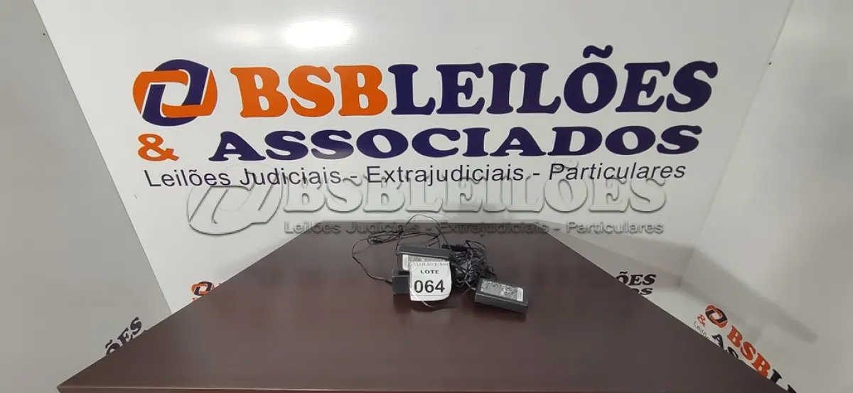 LOTE 064 - 05 FONTES PARA NOTEBOOKS VOLTAGENS DIVERSAS. (NO ESTADO) ATENÇÃO! FAZER A VISITAÇÃO ANTES DE ARREMATAR, NÃO SABEMOS SE FUNCIONA, LEILÃO NÃO TEM GARANTIA E NEM DEVOLUÇÃO, SUJEITO A POSSÍVEIS AVARIAS VISÍVEIS/OCULTAS E/OU AUSÊNCIA DE COMPONENTES.