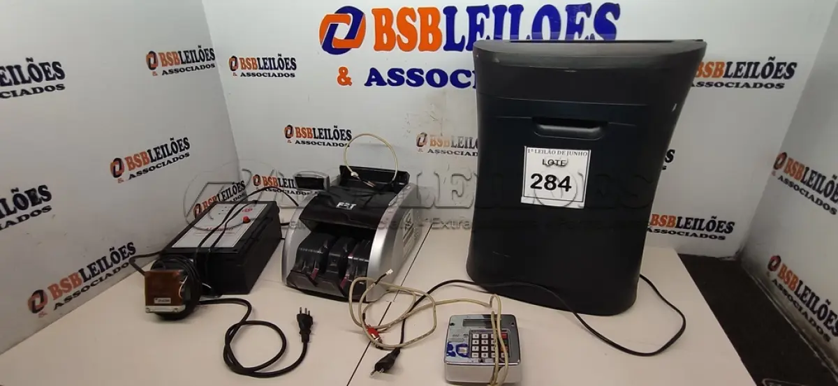 LOTE 284 - 01 FRAGMENTADORA DE PAPEL MARCA ROYAL HG14, 01 CONTADORA DE CÉDULAS E 01 FONTE CENTRAL DE ALARME. (NO ESTADO) ATENÇÃO! FAZER A VISITAÇÃO ANTES DE ARREMATAR, NÃO SABEMOS SE FUNCIONA, LEILÃO NÃO TEM GARANTIA E NEM DEVOLUÇÃO, SUJEITO A POSSÍVEIS AVARIAS VISÍVEIS/OCULTAS E/OU AUSÊNCIA DE COMPONENTES.
