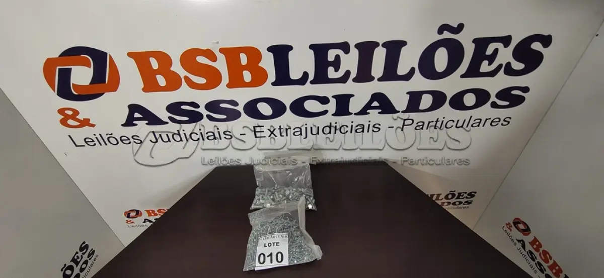 LOTE 010 - 01 LOTE COM PARAFUSOS DIVERSOS. (NO ESTADO) ATENÇÃO! FAZER A VISITAÇÃO ANTES DE ARREMATAR, NÃO SABEMOS SE FUNCIONA, LEILÃO NÃO TEM GARANTIA E NEM DEVOLUÇÃO, SUJEITO A POSSÍVEIS AVARIAS VISÍVEIS/OCULTAS E/OU AUSÊNCIA DE COMPONENTES.