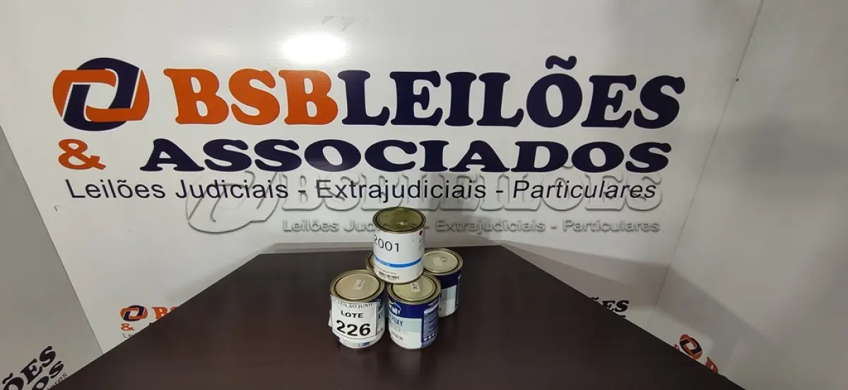 LOTE 226 - 03 CATALIZADORES PARA ESMALTE SINTÉTICO DE 640ML MARCA CORAL, 01 ADESIVO PARA LAMINAÇÃO 900ML E 01 BATIDA DE PEDRA BRANCO 900ML MARCA 2001. (NO ESTADO) ATENÇÃO! FAZER A VISITAÇÃO ANTES DE ARREMATAR, NÃO SABEMOS SE FUNCIONA, LEILÃO NÃO TEM GARANTIA E NEM DEVOLUÇÃO, SUJEITO A POSSÍVEIS AVARIAS VISÍVEIS/OCULTAS E/OU AUSÊNCIA DE COMPONENTES.