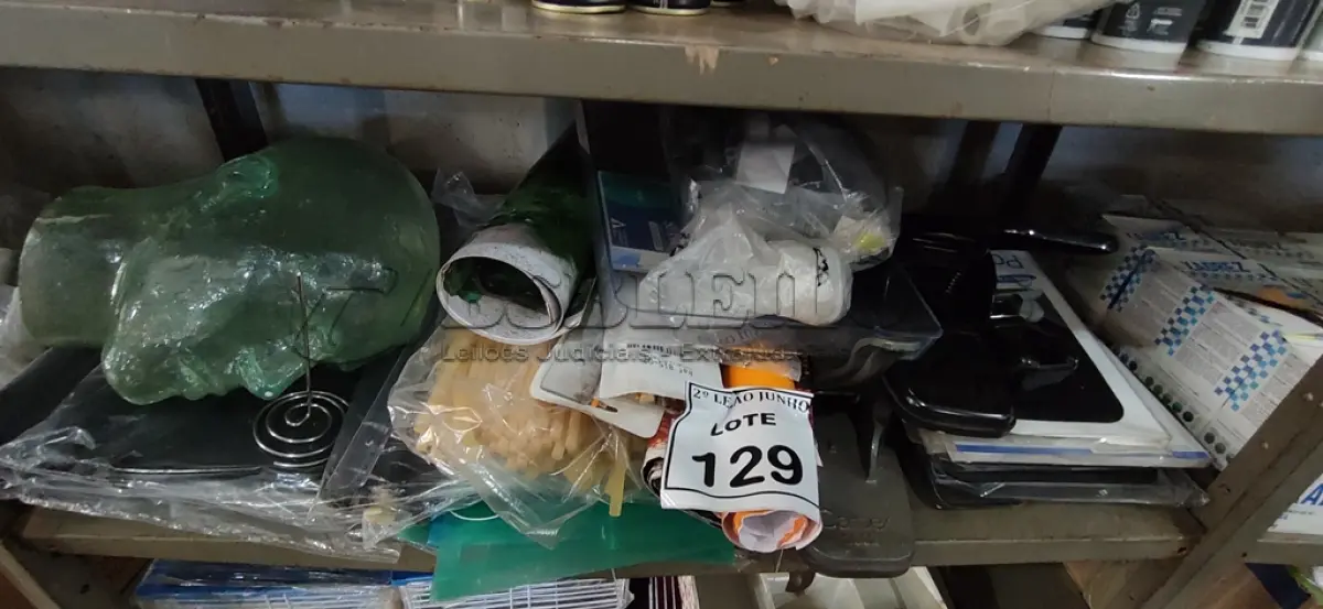 LOTE 129 - 01 LOTE COM 03 FURADORES DE PAPEL E MATERIAIS DIVERSOS PARA ESCRITÓRIO. (NO ESTADO) ATENÇÃO! FAZER A VISITAÇÃO ANTES DE ARREMATAR, NÃO SABEMOS SE FUNCIONA, LEILÃO NÃO TEM GARANTIA E NEM DEVOLUÇÃO, SUJEITO A POSSÍVEIS AVARIAS VISÍVEIS/OCULTAS E/OU AUSÊNCIA DE COMPONENTES.