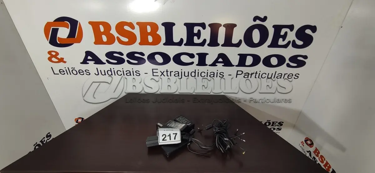 LOTE 217 - 05 FONTES PARA NOTEBOOKS VOLTAGENS DIVERSAS. (NO ESTADO) ATENÇÃO! FAZER A VISITAÇÃO ANTES DE ARREMATAR, NÃO SABEMOS SE FUNCIONA, LEILÃO NÃO TEM GARANTIA E NEM DEVOLUÇÃO, SUJEITO A POSSÍVEIS AVARIAS VISÍVEIS/OCULTAS E/OU AUSÊNCIA DE COMPONENTES.