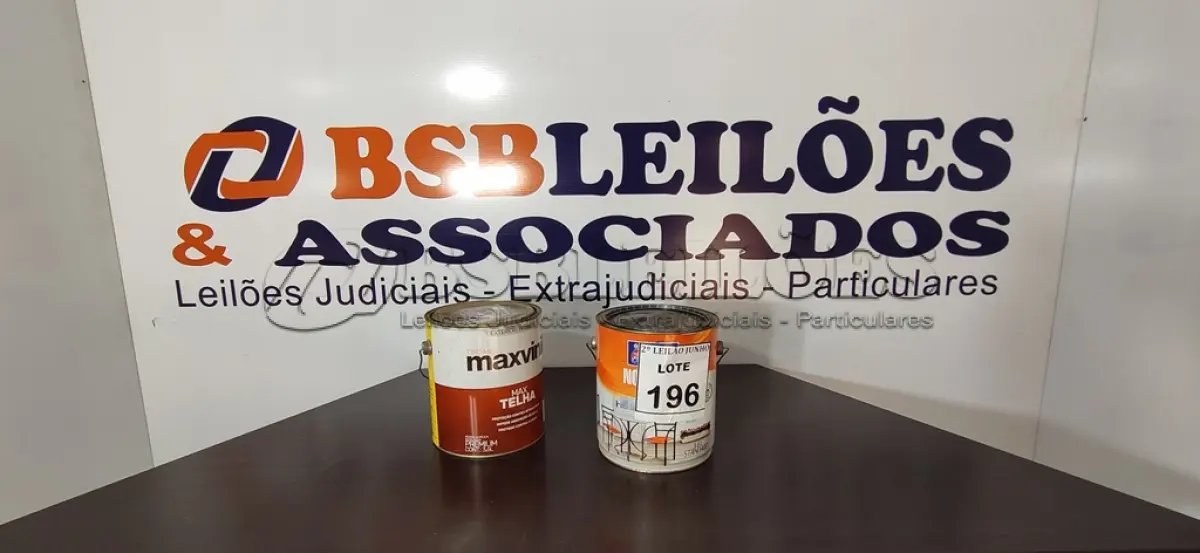 LOTE 196 - 01 LATA DE ESMALTE SINTÉTICO PARA INTERIOR E EXTERIOR 3,6L MARCA SHERWIN WILLIAMS E 01 LATA MAX TELHA INTERIOR E EXTERIOR INCOLOR 3,6L MAXVINIL. (NO ESTADO) ATENÇÃO! FAZER A VISITAÇÃO ANTES DE ARREMATAR, NÃO SABEMOS SE FUNCIONA, LEILÃO NÃO TEM GARANTIA E NEM DEVOLUÇÃO, SUJEITO A POSSÍVEIS AVARIAS VISÍVEIS/OCULTAS E/OU AUSÊNCIA DE COMPONENTES.