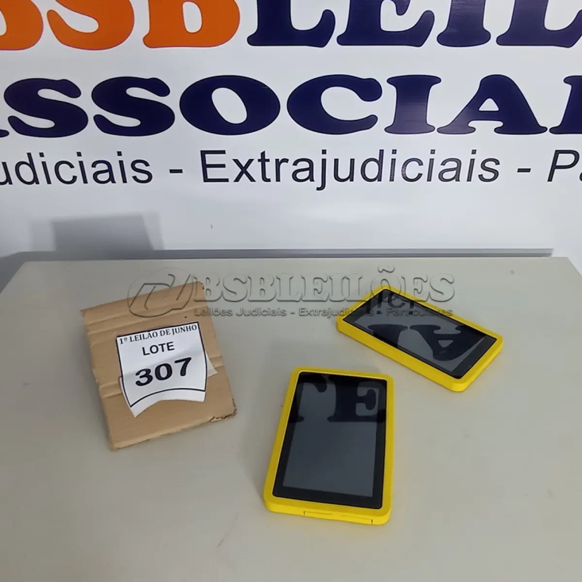 LOTE 307 - 02 TABLETS MARCA CCE. (NO ESTADO) ATENÇÃO! FAZER A VISITAÇÃO ANTES DE ARREMATAR, NÃO SABEMOS SE FUNCIONA, LEILÃO NÃO TEM GARANTIA E NEM DEVOLUÇÃO, SUJEITO A POSSÍVEIS AVARIAS VISÍVEIS/OCULTAS E/OU AUSÊNCIA DE COMPONENTES.