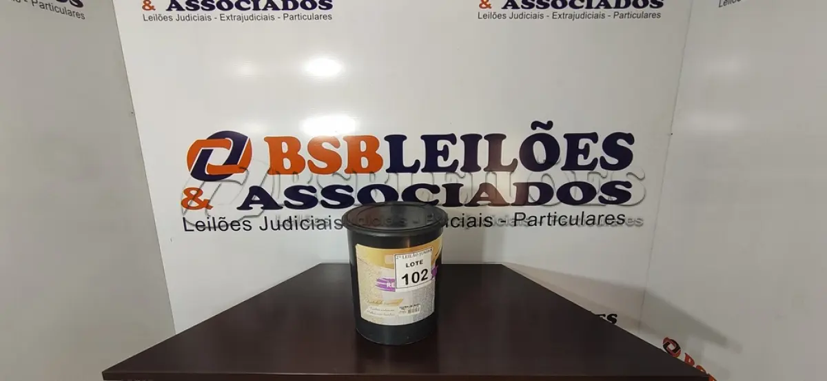 LOTE 102 - 01 LATA DE REVESTIMENTO ACRÍLICO 25L NA COR BRANCO NEVE. (NO ESTADO) ATENÇÃO! FAZER A VISITAÇÃO ANTES DE ARREMATAR, NÃO SABEMOS SE FUNCIONA, LEILÃO NÃO TEM GARANTIA E NEM DEVOLUÇÃO, SUJEITO A POSSÍVEIS AVARIAS VISÍVEIS/OCULTAS E/OU AUSÊNCIA DE COMPONENTES.