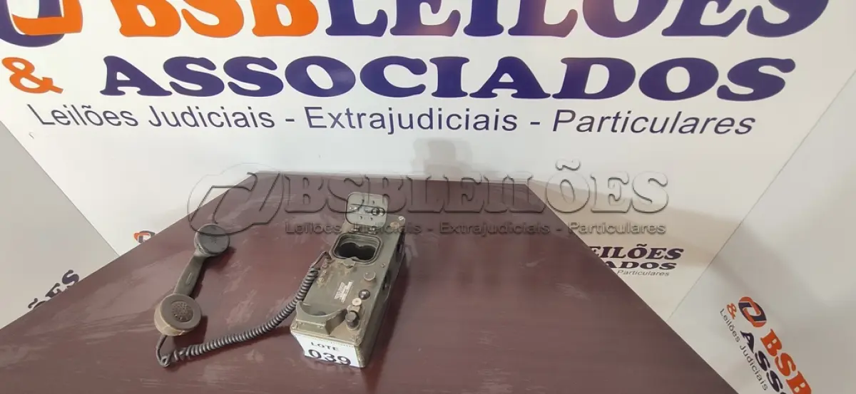 LOTE 039 - 01 TELEFONE ANTIGO. (NO ESTADO) ATENÇÃO! FAZER A VISITAÇÃO ANTES DE ARREMATAR, NÃO SABEMOS SE FUNCIONA, LEILÃO NÃO TEM GARANTIA E NEM DEVOLUÇÃO, SUJEITO A POSSÍVEIS AVARIAS VISÍVEIS/OCULTAS E/OU AUSÊNCIA DE COMPONENTES.