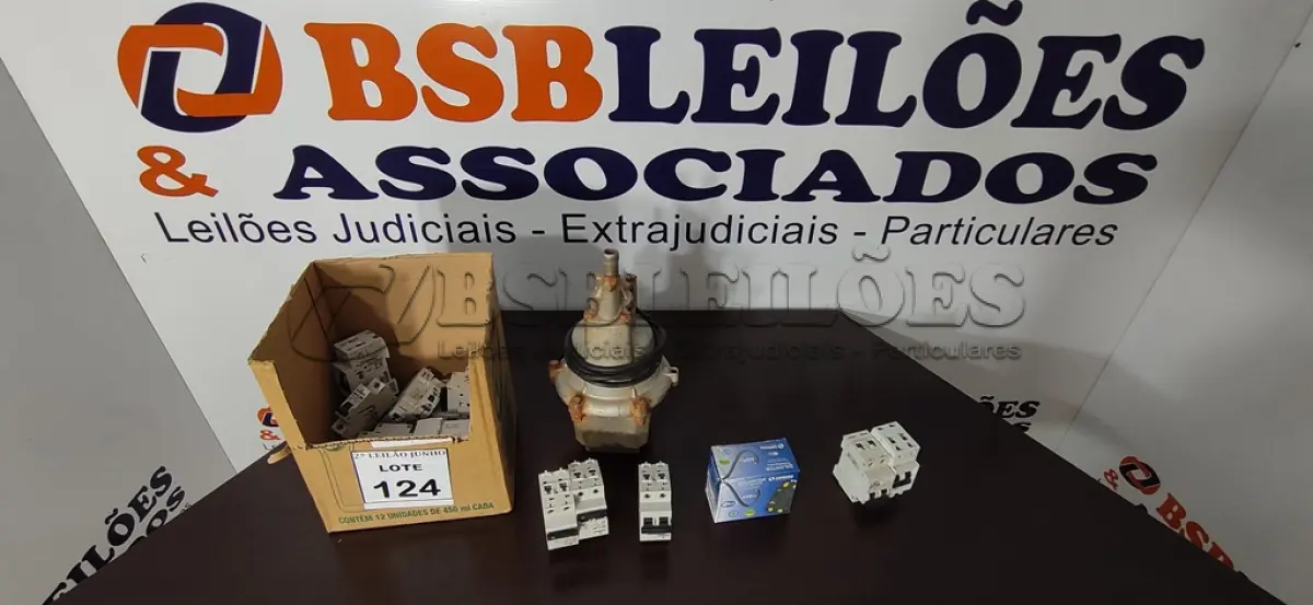 LOTE 124 - 01 LOTE COM DISJUNTORES TAMANHOS DIVERSOS. (NO ESTADO) ATENÇÃO! FAZER A VISITAÇÃO ANTES DE ARREMATAR, NÃO SABEMOS SE FUNCIONA, LEILÃO NÃO TEM GARANTIA E NEM DEVOLUÇÃO, SUJEITO A POSSÍVEIS AVARIAS VISÍVEIS/OCULTAS E/OU AUSÊNCIA DE COMPONENTES.
