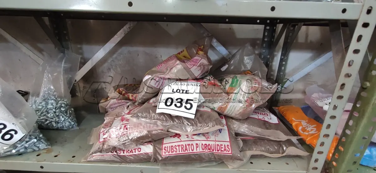LOTE 035 - 01 LOTE COM GRANDE QUANTIDADE DE SUBSTRATO PARA PLANTAS. (NO ESTADO) ATENÇÃO! FAZER A VISITAÇÃO ANTES DE ARREMATAR, NÃO SABEMOS SE FUNCIONA, LEILÃO NÃO TEM GARANTIA E NEM DEVOLUÇÃO, SUJEITO A POSSÍVEIS AVARIAS VISÍVEIS/OCULTAS E/OU AUSÊNCIA DE COMPONENTES.