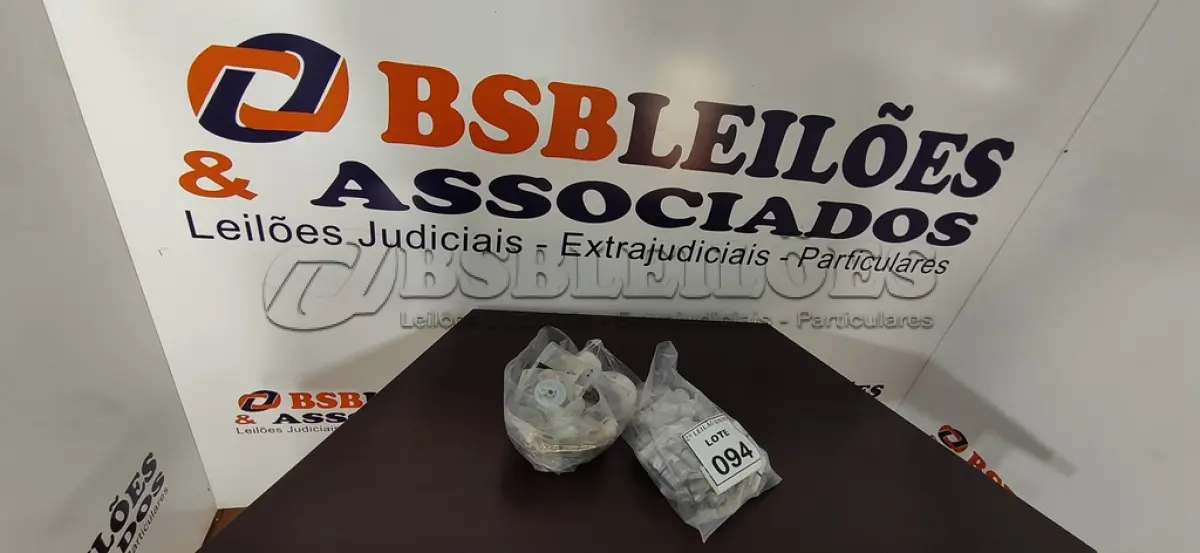 LOTE 094 - 01 LOTE COM VÁRIAS ROLDANAS PARA PORTÃO E PUXADORES DE JANELA. (NO ESTADO) ATENÇÃO! FAZER A VISITAÇÃO ANTES DE ARREMATAR, NÃO SABEMOS SE FUNCIONA, LEILÃO NÃO TEM GARANTIA E NEM DEVOLUÇÃO, SUJEITO A POSSÍVEIS AVARIAS VISÍVEIS/OCULTAS E/OU AUSÊNCIA DE COMPONENTES.