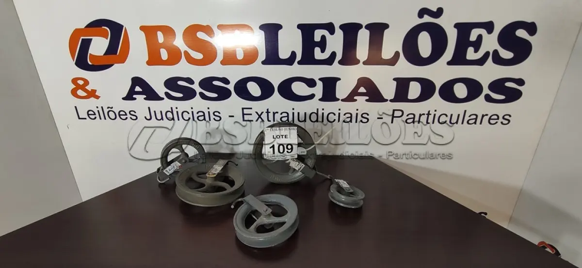 LOTE 109 - 05 ROLDANAS TAMANHOS DIVERSOS. (NO ESTADO) ATENÇÃO! FAZER A VISITAÇÃO ANTES DE ARREMATAR, NÃO SABEMOS SE FUNCIONA, LEILÃO NÃO TEM GARANTIA E NEM DEVOLUÇÃO, SUJEITO A POSSÍVEIS AVARIAS VISÍVEIS/OCULTAS E/OU AUSÊNCIA DE COMPONENTES.