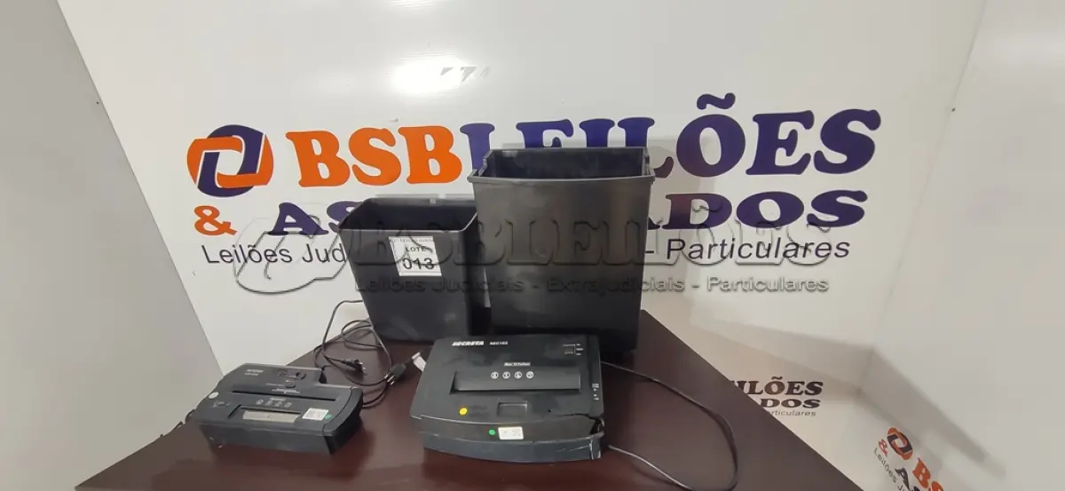 LOTE 013 - 02 FRAGMENTADORAS DE PAPEL SENDO 01 MARCA AURORA E 01 MARCA SECRETA. (NO ESTADO) ATENÇÃO! FAZER A VISITAÇÃO ANTES DE ARREMATAR, NÃO SABEMOS SE FUNCIONA, LEILÃO NÃO TEM GARANTIA E NEM DEVOLUÇÃO, SUJEITO A POSSÍVEIS AVARIAS VISÍVEIS/OCULTAS E/OU AUSÊNCIA DE COMPONENTES.