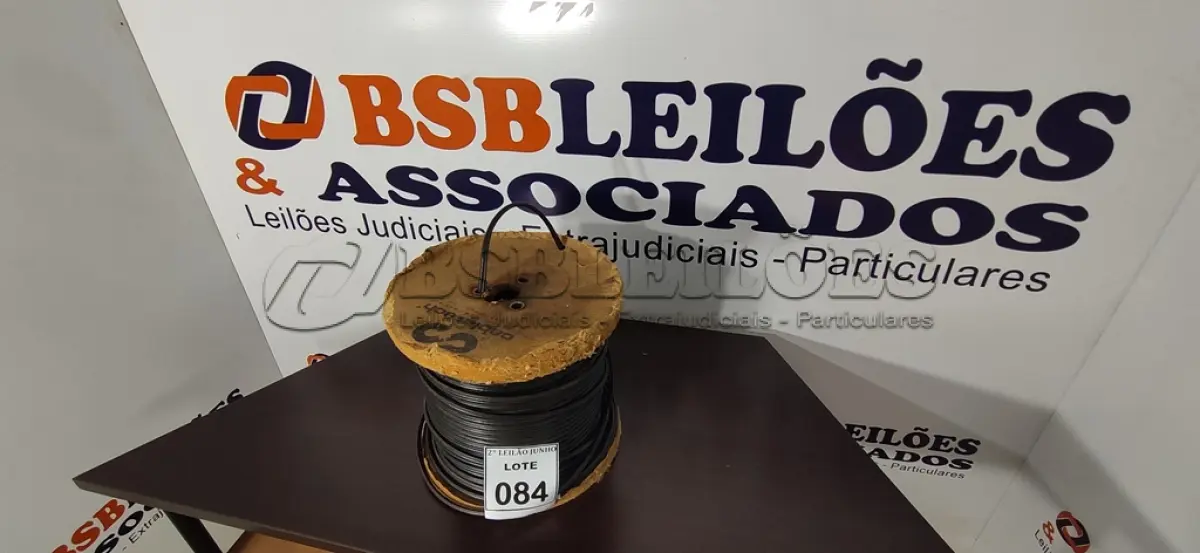 LOTE 084 - 01 ROLO DE FIO COAXIAL. (NO ESTADO) ATENÇÃO! FAZER A VISITAÇÃO ANTES DE ARREMATAR, NÃO SABEMOS SE FUNCIONA, LEILÃO NÃO TEM GARANTIA E NEM DEVOLUÇÃO, SUJEITO A POSSÍVEIS AVARIAS VISÍVEIS/OCULTAS E/OU AUSÊNCIA DE COMPONENTES.