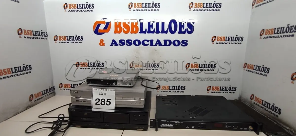 LOTE 285 - 02 APARELHOS DE DVD MARCAS DIVERSAS 01 TOCA CD MARCA SONNY E 01 MODULADOR DE VIDEO E ÁUDIO. (NO ESTADO) ATENÇÃO! FAZER A VISITAÇÃO ANTES DE ARREMATAR, NÃO SABEMOS SE FUNCIONA, LEILÃO NÃO TEM GARANTIA E NEM DEVOLUÇÃO, SUJEITO A POSSÍVEIS AVARIAS VISÍVEIS/OCULTAS E/OU AUSÊNCIA DE COMPONENTES.