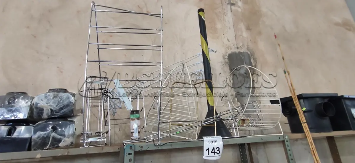 LOTE 143 - 01 LOTE COM SUPORTES DIVERSOS. (NO ESTADO) ATENÇÃO! FAZER A VISITAÇÃO ANTES DE ARREMATAR, NÃO SABEMOS SE FUNCIONA, LEILÃO NÃO TEM GARANTIA E NEM DEVOLUÇÃO, SUJEITO A POSSÍVEIS AVARIAS VISÍVEIS/OCULTAS E/OU AUSÊNCIA DE COMPONENTES.