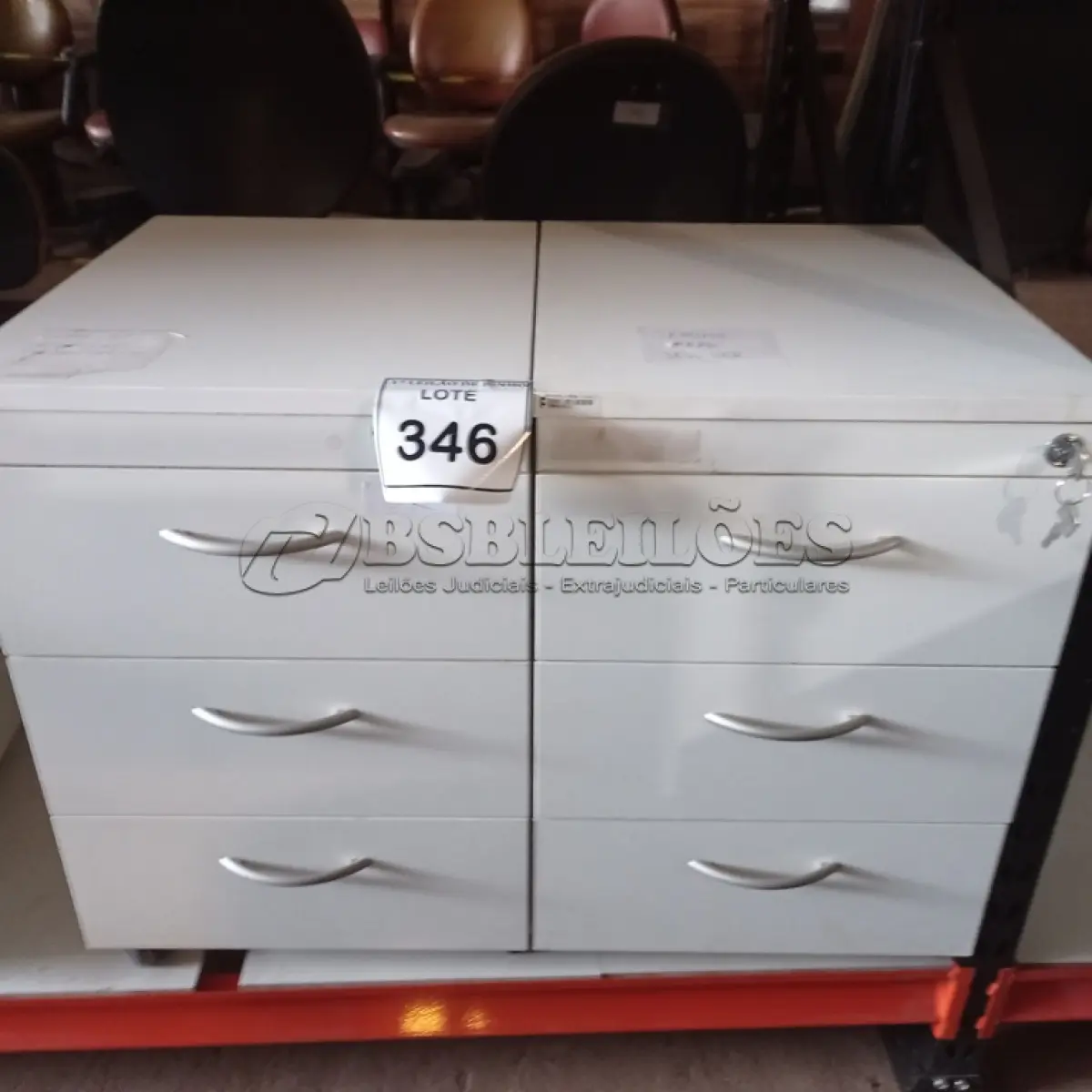 LOTE 346 - 02 GAVETEIROS COM 03 GAVETAS CADA. (NO ESTADO) ATENÇÃO! FAZER A VISITAÇÃO ANTES DE ARREMATAR, NÃO SABEMOS SE FUNCIONA. LEILÃO NÃO TEM GARANTIA E NEM DEVOLUÇÃO, SUJEITO A POSSÍVEIS AVARIAS VISÍVEIS/OCULTAS E/OU AUSÊNCIA DE COMPONENTES.