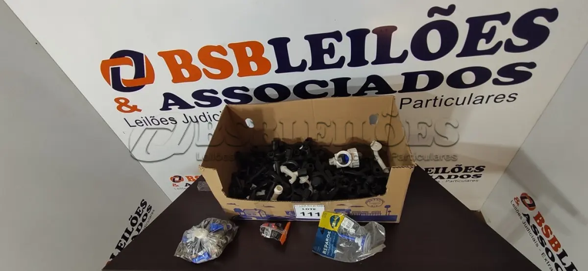 LOTE 111 - 01 LOTE COM GRANDE QUANTIDADE DE TORNEIRAS E ADAPTADORES DIVERSOS. (NO ESTADO) ATENÇÃO! FAZER A VISITAÇÃO ANTES DE ARREMATAR, NÃO SABEMOS SE FUNCIONA, LEILÃO NÃO TEM GARANTIA E NEM DEVOLUÇÃO, SUJEITO A POSSÍVEIS AVARIAS VISÍVEIS/OCULTAS E/OU AUSÊNCIA DE COMPONENTES.