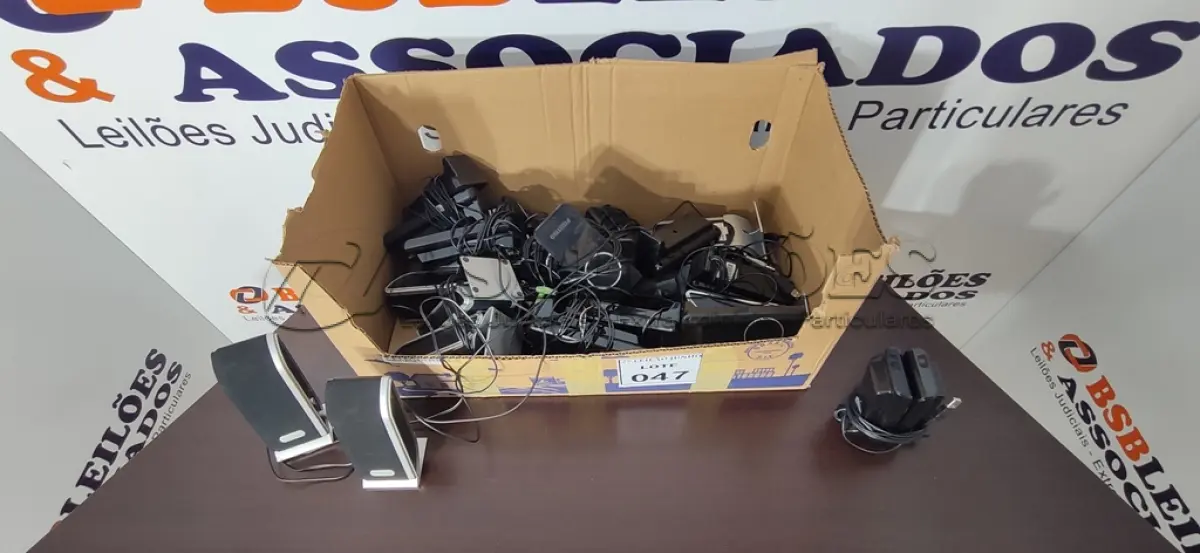 LOTE 047 - 01 LOTE COM VÁRIAS CAIXAS DE SOM PARA PC MODELOS DIVERSOS. (NO ESTADO) ATENÇÃO! FAZER A VISITAÇÃO ANTES DE ARREMATAR, NÃO SABEMOS SE FUNCIONA, LEILÃO NÃO TEM GARANTIA E NEM DEVOLUÇÃO, SUJEITO A POSSÍVEIS AVARIAS VISÍVEIS/OCULTAS E/OU AUSÊNCIA DE COMPONENTES.