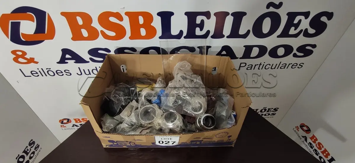 LOTE 027 - 01 LOTE COM VÁRIOS ACESSÓRIOS PARA MOVEIS DIVERSOS. (NO ESTADO) ATENÇÃO! FAZER A VISITAÇÃO ANTES DE ARREMATAR, NÃO SABEMOS SE FUNCIONA, LEILÃO NÃO TEM GARANTIA E NEM DEVOLUÇÃO, SUJEITO A POSSÍVEIS AVARIAS VISÍVEIS/OCULTAS E/OU AUSÊNCIA DE COMPONENTES.