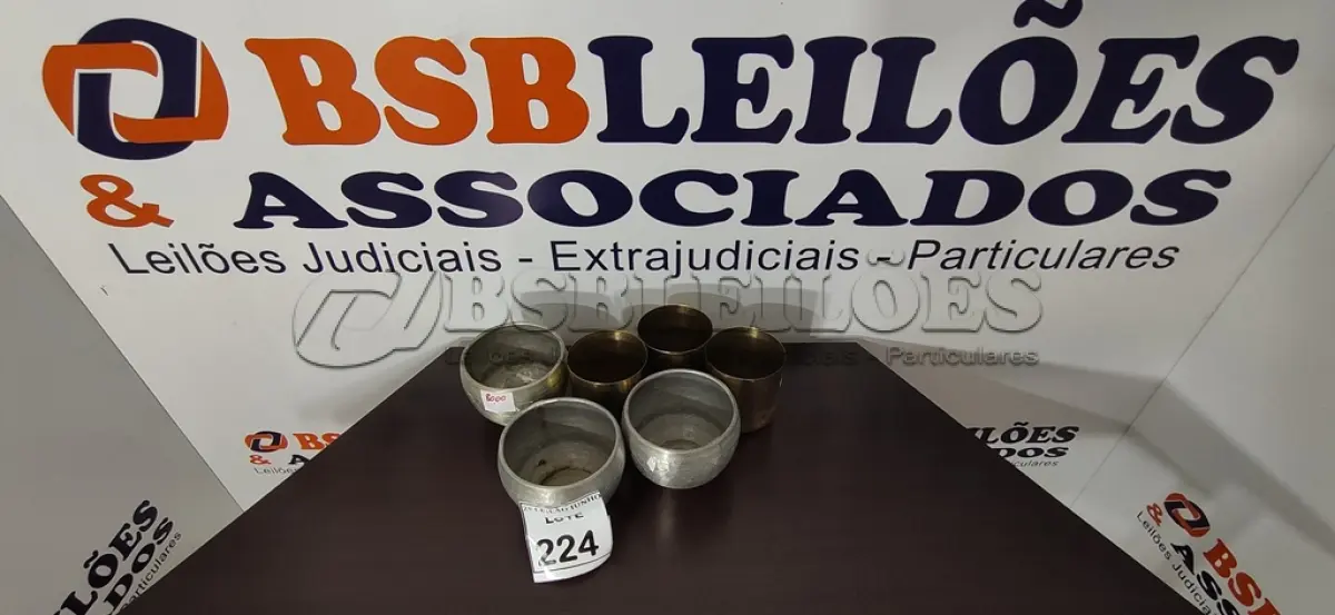 LOTE 224 - 06 CACHEPOT DE ALUMÍNIO. (NO ESTADO) ATENÇÃO! FAZER A VISITAÇÃO ANTES DE ARREMATAR, NÃO SABEMOS SE FUNCIONA, LEILÃO NÃO TEM GARANTIA E NEM DEVOLUÇÃO, SUJEITO A POSSÍVEIS AVARIAS VISÍVEIS/OCULTAS E/OU AUSÊNCIA DE COMPONENTES.