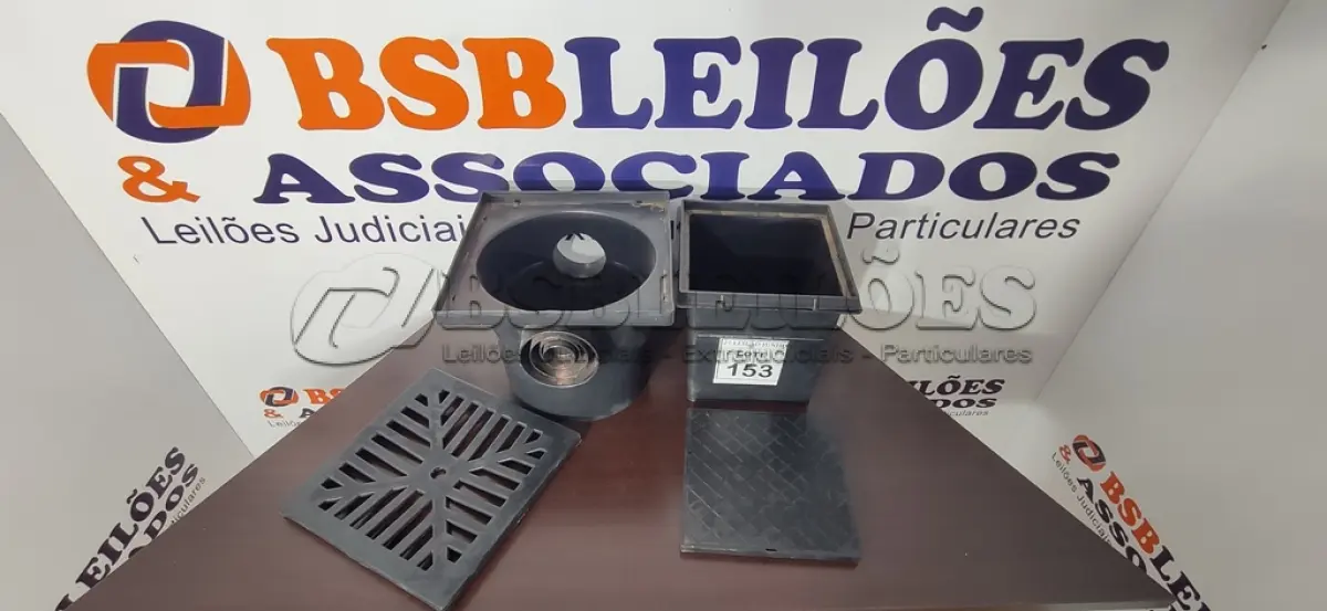 LOTE 153 - 01 CAIXA PLUVIAL E 01 TAMPA DE ESGOTO. (NO ESTADO) ATENÇÃO! FAZER A VISITAÇÃO ANTES DE ARREMATAR, NÃO SABEMOS SE FUNCIONA, LEILÃO NÃO TEM GARANTIA E NEM DEVOLUÇÃO, SUJEITO A POSSÍVEIS AVARIAS VISÍVEIS/OCULTAS E/OU AUSÊNCIA DE COMPONENTES.