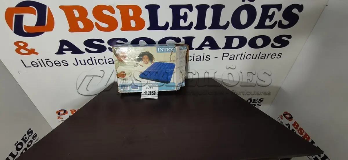 LOTE 139 - 01 COLCHÃO INFLÁVEL DE CASAL. (NO ESTADO) ATENÇÃO! FAZER A VISITAÇÃO ANTES DE ARREMATAR, NÃO SABEMOS SE FUNCIONA, LEILÃO NÃO TEM GARANTIA E NEM DEVOLUÇÃO, SUJEITO A POSSÍVEIS AVARIAS VISÍVEIS/OCULTAS E/OU AUSÊNCIA DE COMPONENTES.