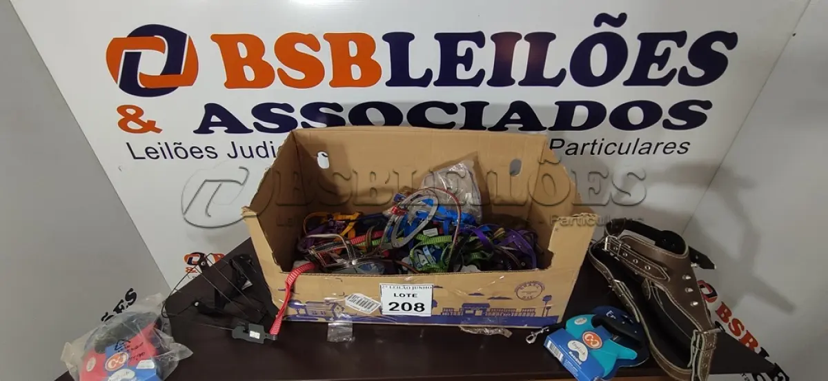 LOTE 208 - 01 LOTE COM DIVERSAS COLEIRAS PARA PET E 03 GUIAS. (NO ESTADO) ATENÇÃO! FAZER A VISITAÇÃO ANTES DE ARREMATAR, NÃO SABEMOS SE FUNCIONA, LEILÃO NÃO TEM GARANTIA E NEM DEVOLUÇÃO, SUJEITO A POSSÍVEIS AVARIAS VISÍVEIS/OCULTAS E/OU AUSÊNCIA DE COMPONENTES. (NO ESTADO) ATENÇÃO! FAZER A VISITAÇÃO ANTES DE ARREMATAR, NÃO SABEMOS SE FUNCIONA, LEILÃO NÃO TEM GARANTIA E NEM DEVOLUÇÃO, SUJEITO A POSSÍVEIS AVARIAS VISÍVEIS/OCULTAS E/OU AUSÊNCIA DE COMPONENTES.