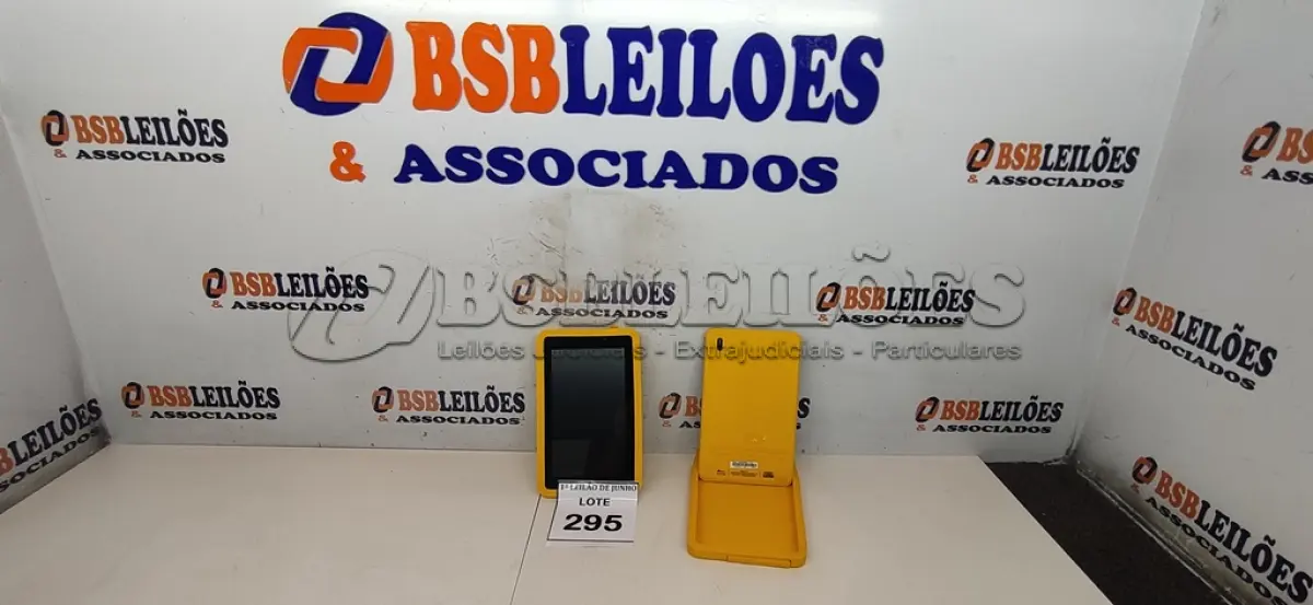LOTE 295 - 02 TABLETS MARCA CCE. (NO ESTADO) ATENÇÃO! FAZER A VISITAÇÃO ANTES DE ARREMATAR, NÃO SABEMOS SE FUNCIONA, LEILÃO NÃO TEM GARANTIA E NEM DEVOLUÇÃO, SUJEITO A POSSÍVEIS AVARIAS VISÍVEIS/OCULTAS E/OU AUSÊNCIA DE COMPONENTES.