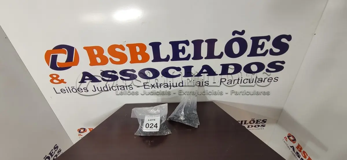 LOTE 024 - 01 LOTE COM GRANDE QUANTIDADE DE PARAFUSOS. (NO ESTADO) ATENÇÃO! FAZER A VISITAÇÃO ANTES DE ARREMATAR, NÃO SABEMOS SE FUNCIONA, LEILÃO NÃO TEM GARANTIA E NEM DEVOLUÇÃO, SUJEITO A POSSÍVEIS AVARIAS VISÍVEIS/OCULTAS E/OU AUSÊNCIA DE COMPONENTES.