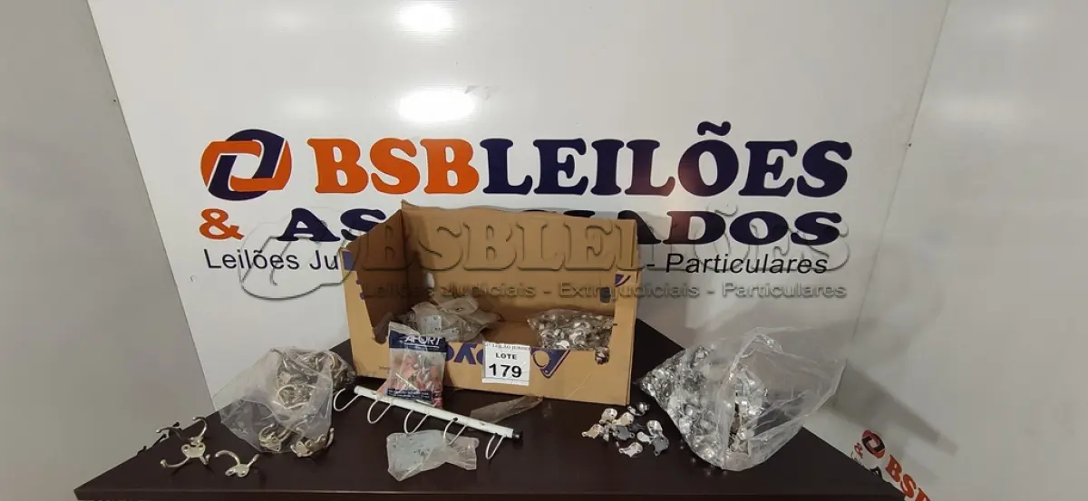 LOTE 179 - 01 LOTE COM GRANDE QUANTIDADE DE SUSPENSÓRIOS E FIXADORES DIVERSOS. (NO ESTADO) ATENÇÃO! FAZER A VISITAÇÃO ANTES DE ARREMATAR, NÃO SABEMOS SE FUNCIONA, LEILÃO NÃO TEM GARANTIA E NEM DEVOLUÇÃO, SUJEITO A POSSÍVEIS AVARIAS VISÍVEIS/OCULTAS E/OU AUSÊNCIA DE COMPONENTES.