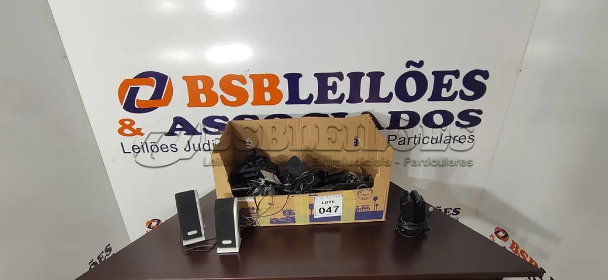 LOTE 047 - 01 LOTE COM VÁRIAS CAIXAS DE SOM PARA PC MODELOS DIVERSOS. (NO ESTADO) ATENÇÃO! FAZER A VISITAÇÃO ANTES DE ARREMATAR, NÃO SABEMOS SE FUNCIONA, LEILÃO NÃO TEM GARANTIA E NEM DEVOLUÇÃO, SUJEITO A POSSÍVEIS AVARIAS VISÍVEIS/OCULTAS E/OU AUSÊNCIA DE COMPONENTES.
