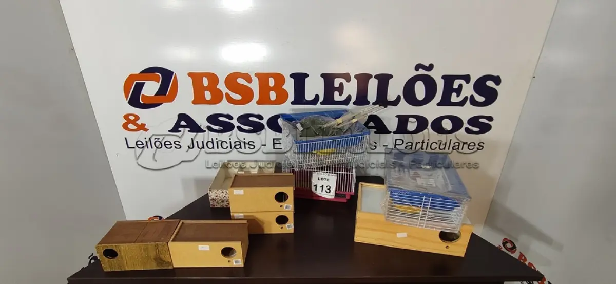 LOTE 113 - 01 LOTE COM VÁRIAS GAIOLAS E CAIXAS PRA HAMSTER PÁSSAROS DE TAMANHOS DIVERSOS E 02 LIMPADORES DE AQUÁRIO. (NO ESTADO) ATENÇÃO! FAZER A VISITAÇÃO ANTES DE ARREMATAR, NÃO SABEMOS SE FUNCIONA, LEILÃO NÃO TEM GARANTIA E NEM DEVOLUÇÃO, SUJEITO A POSSÍVEIS AVARIAS VISÍVEIS/OCULTAS E/OU AUSÊNCIA DE COMPONENTES.
