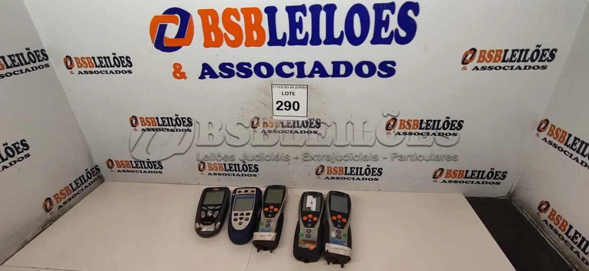 LOTE 290 - 02 APARELHOS DE MEDIÇÃO DE AR CONDICIONADO MODELO TESTO 435 01 MONÔMETRO DIGITAL VT 200 KIMO E 01 CALIBRADOR MULTIFUNCIONAL DRUCK DPI 880. (NO ESTADO) ATENÇÃO! FAZER A VISITAÇÃO ANTES DE ARREMATAR, NÃO SABEMOS SE FUNCIONA, LEILÃO NÃO TEM GARANTIA E NEM DEVOLUÇÃO, SUJEITO A POSSÍVEIS AVARIAS VISÍVEIS/OCULTAS E/OU AUSÊNCIA DE COMPONENTES.