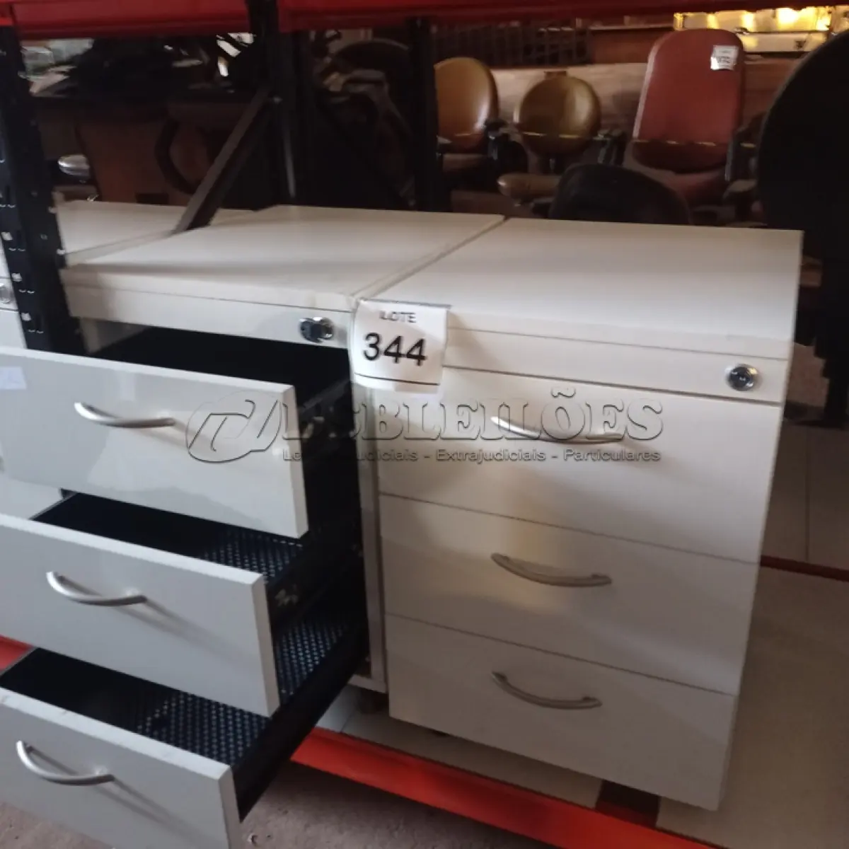 LOTE 344 - 02 GAVETEIROS COM 03 GAVETAS CADA. (NO ESTADO) ATENÇÃO! FAZER A VISITAÇÃO ANTES DE ARREMATAR, NÃO SABEMOS SE FUNCIONA. LEILÃO NÃO TEM GARANTIA E NEM DEVOLUÇÃO, SUJEITO A POSSÍVEIS AVARIAS VISÍVEIS/OCULTAS E/OU AUSÊNCIA DE COMPONENTES.