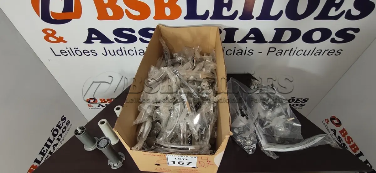 LOTE 167 - 01 LOTE COM GRANDE QUANTIDADE DE ACESSÓRIOS DIVERSOS PARA MÓVEIS. (NO ESTADO) ATENÇÃO! FAZER A VISITAÇÃO ANTES DE ARREMATAR, NÃO SABEMOS SE FUNCIONA, LEILÃO NÃO TEM GARANTIA E NEM DEVOLUÇÃO, SUJEITO A POSSÍVEIS AVARIAS VISÍVEIS/OCULTAS E/OU AUSÊNCIA DE COMPONENTES.