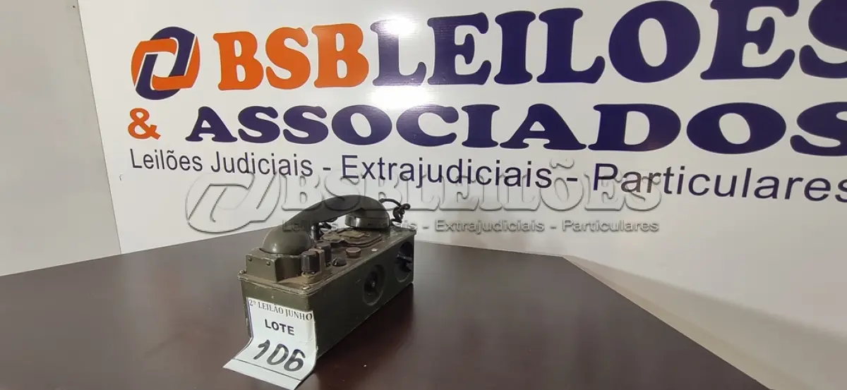 LOTE 106 - 01 TELEFONE ANTIGO. (NO ESTADO) ATENÇÃO! FAZER A VISITAÇÃO ANTES DE ARREMATAR, NÃO SABEMOS SE FUNCIONA, LEILÃO NÃO TEM GARANTIA E NEM DEVOLUÇÃO, SUJEITO A POSSÍVEIS AVARIAS VISÍVEIS/OCULTAS E/OU AUSÊNCIA DE COMPONENTES.