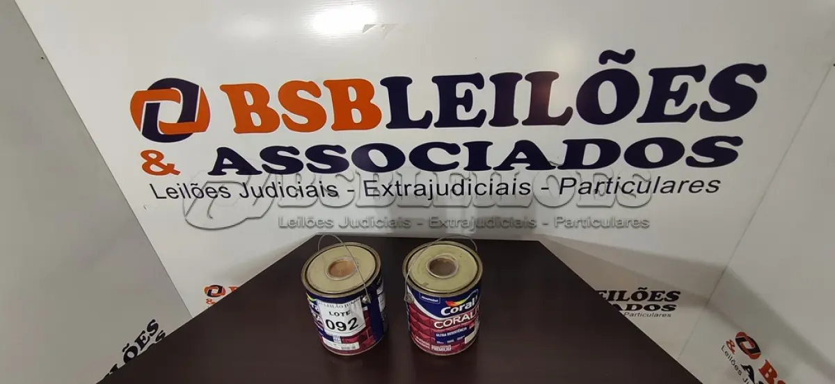 LOTE 092 - 02 LATAS DE TINTA MARCA COLORAL ESMALTE SINTÉTICO, PARA MADEIRA E METAL, NA COR ACETINADO COM 3,2L CADA. (NO ESTADO) ATENÇÃO! FAZER A VISITAÇÃO ANTES DE ARREMATAR, NÃO SABEMOS SE FUNCIONA, LEILÃO NÃO TEM GARANTIA E NEM DEVOLUÇÃO, SUJEITO A POSSÍVEIS AVARIAS VISÍVEIS/OCULTAS E/OU AUSÊNCIA DE COMPONENTES.