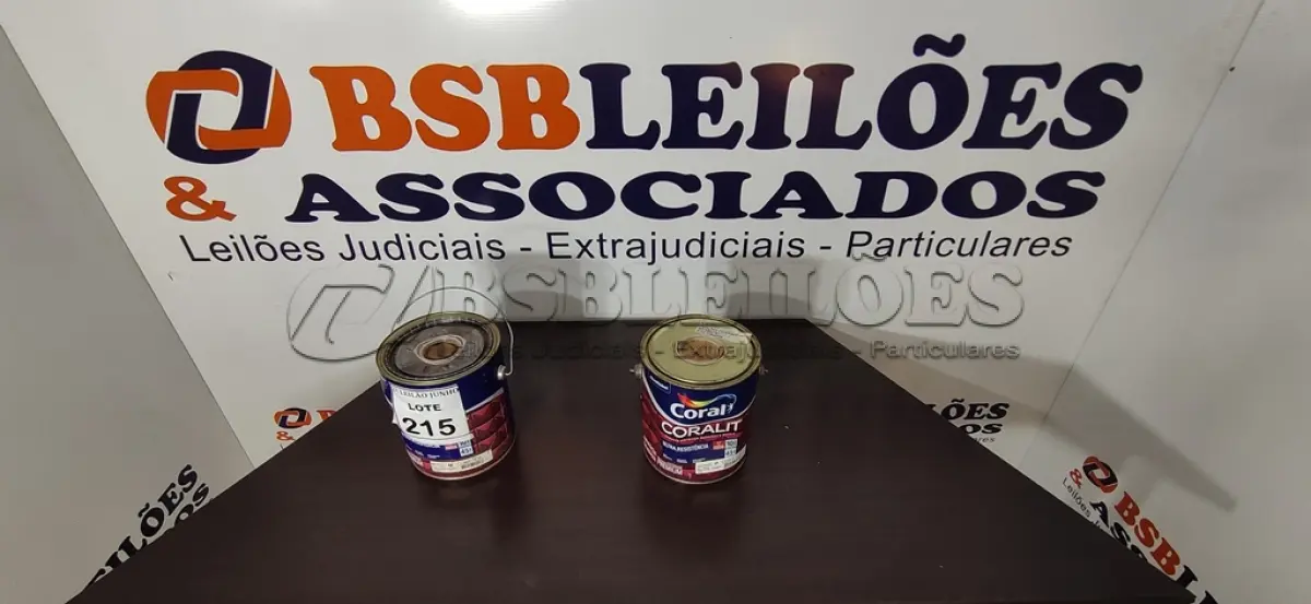 LOTE 215 - 02 LATAS DE TINTA MARCA CORAL ESMALTE SINTÉTICO, PARA MADEIRA E METAL, NAS CORES ACETINADO E BRILHANTE COM 3,2L CADA. (NO ESTADO) ATENÇÃO! FAZER A VISITAÇÃO ANTES DE ARREMATAR, NÃO SABEMOS SE FUNCIONA, LEILÃO NÃO TEM GARANTIA E NEM DEVOLUÇÃO, SUJEITO A POSSÍVEIS AVARIAS VISÍVEIS/OCULTAS E/OU AUSÊNCIA DE COMPONENTES.