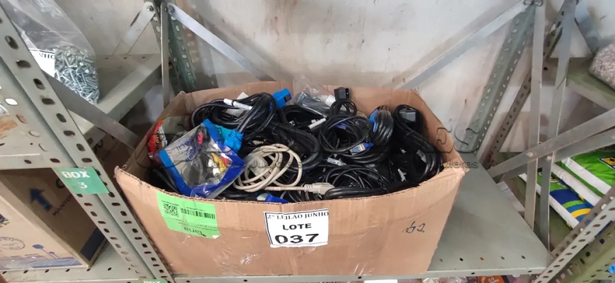 LOTE 037 - 01 LOTE COM GRANDE QUANTIDADE DE CABOS DIVERSOS PARA PC. (NO ESTADO) ATENÇÃO! FAZER A VISITAÇÃO ANTES DE ARREMATAR, NÃO SABEMOS SE FUNCIONA, LEILÃO NÃO TEM GARANTIA E NEM DEVOLUÇÃO, SUJEITO A POSSÍVEIS AVARIAS VISÍVEIS/OCULTAS E/OU AUSÊNCIA DE COMPONENTES.