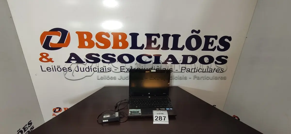 LOTE 287 - 01 NOTEBOOK COM CARREGADOR MARCA HP. (NO ESTADO) ATENÇÃO! FAZER A VISITAÇÃO ANTES DE ARREMATAR, NÃO SABEMOS SE FUNCIONA, LEILÃO NÃO TEM GARANTIA E NEM DEVOLUÇÃO, SUJEITO A POSSÍVEIS AVARIAS VISÍVEIS/OCULTAS E/OU AUSÊNCIA DE COMPONENTES.