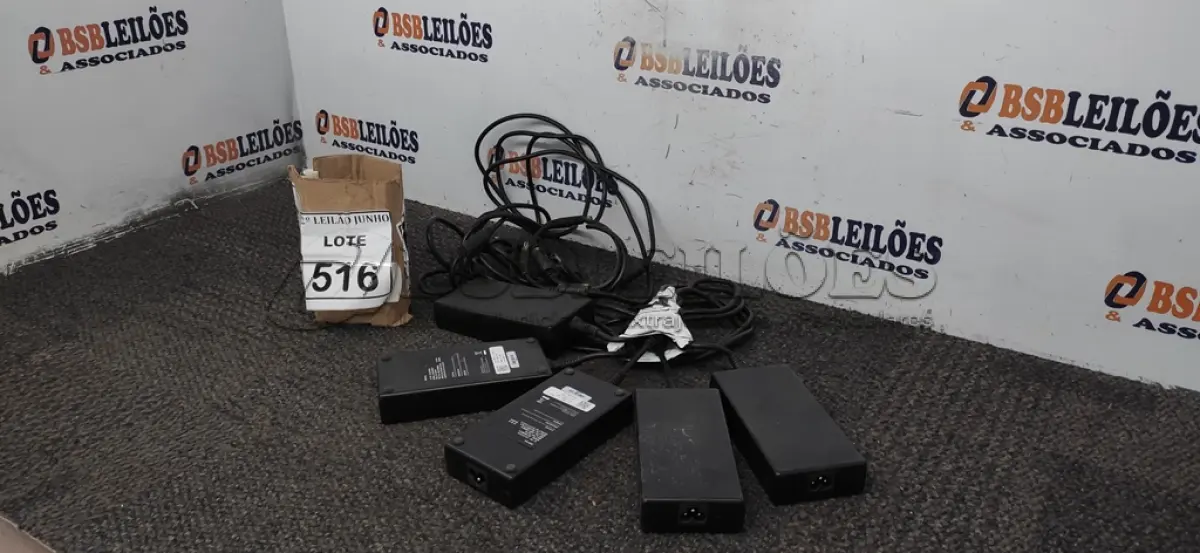 LOTE 516 - 05 FONTES PARA NOTEBOOKS VOLTAGENS DIVERSAS. (NO ESTADO) ATENÇÃO! FAZER A VISITAÇÃO ANTES DE ARREMATAR, NÃO SABEMOS SE FUNCIONA, LEILÃO NÃO TEM GARANTIA E NEM DEVOLUÇÃO, SUJEITO A POSSÍVEIS AVARIAS VISÍVEIS/OCULTAS E/OU AUSÊNCIA DE COMPONENTES.