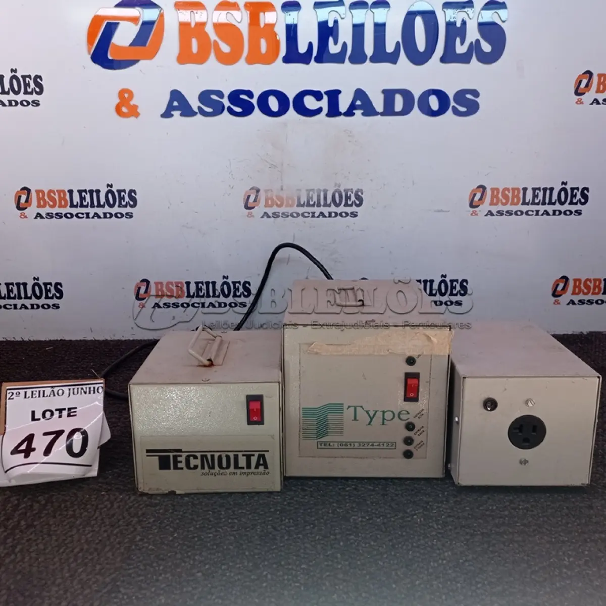 LOTE 470 - 03 TRANSFORMADORES MARCAS E MODELOS DIVERSOS. (NO ESTADO) ATENÇÃO! FAZER A VISITAÇÃO ANTES DE ARREMATAR, NÃO SABEMOS SE FUNCIONA, LEILÃO NÃO TEM GARANTIA E NEM DEVOLUÇÃO, SUJEITO A POSSÍVEIS AVARIAS VISÍVEIS/OCULTAS E/OU AUSÊNCIA DE COMPONENTES.