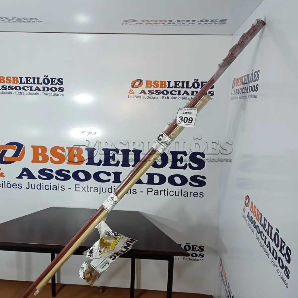 LOTE 309 - 01 LOTE COM ACESSÓRIOS PARA CORTINAS. (NO ESTADO) ATENÇÃO! FAZER A VISITAÇÃO ANTES DE ARREMATAR, NÃO SABEMOS SE FUNCIONA, LEILÃO NÃO TEM GARANTIA E NEM DEVOLUÇÃO, SUJEITO A POSSÍVEIS AVARIAS VISÍVEIS/OCULTAS E/OU AUSÊNCIA DE COMPONENTES.