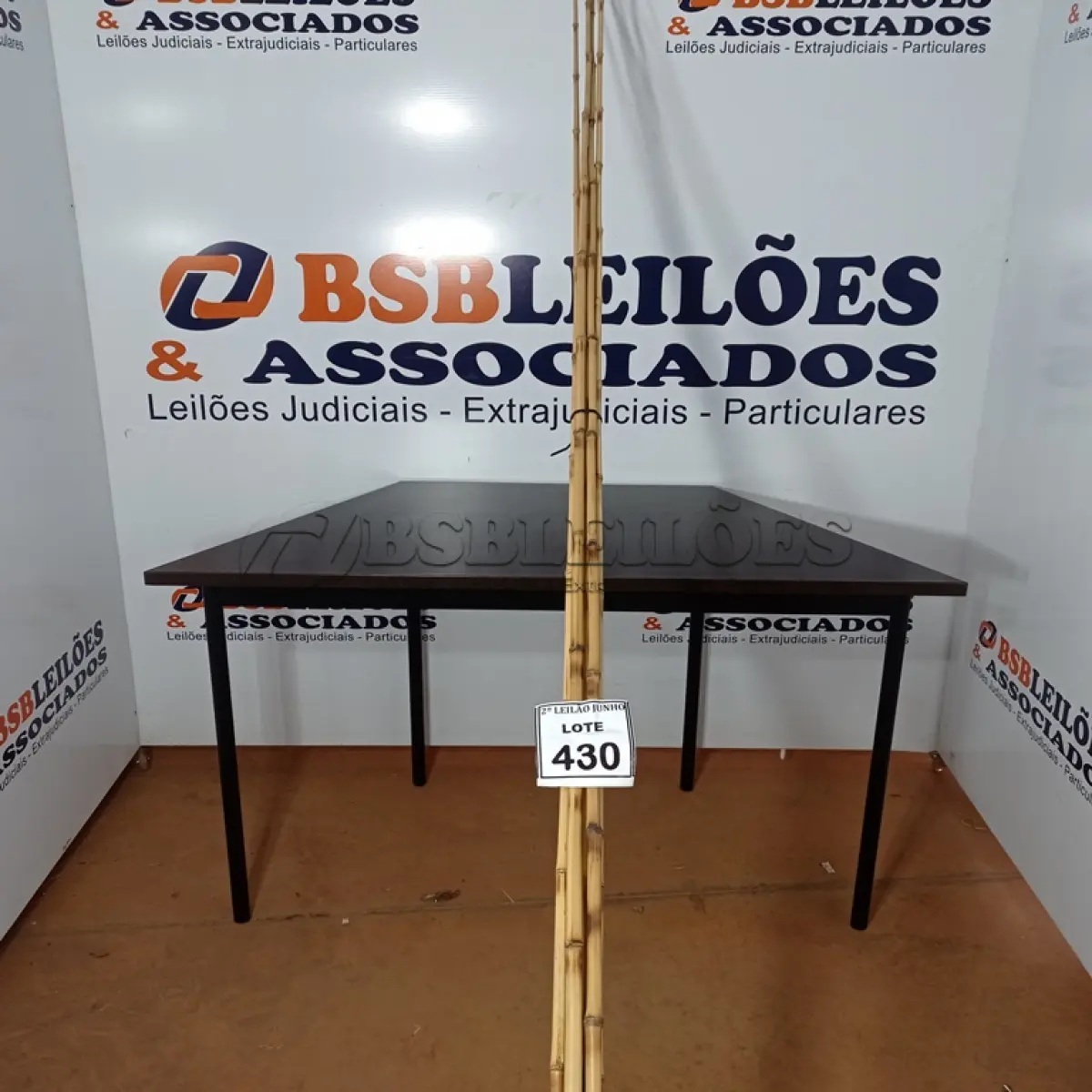 LOTE 430 - 05 VARAS DE BAMBU. (NO ESTADO) ATENÇÃO! FAZER A VISITAÇÃO ANTES DE ARREMATAR, NÃO SABEMOS SE FUNCIONA, LEILÃO NÃO TEM GARANTIA E NEM DEVOLUÇÃO, SUJEITO A POSSÍVEIS AVARIAS VISÍVEIS/OCULTAS E/OU AUSÊNCIA DE COMPONENTES.