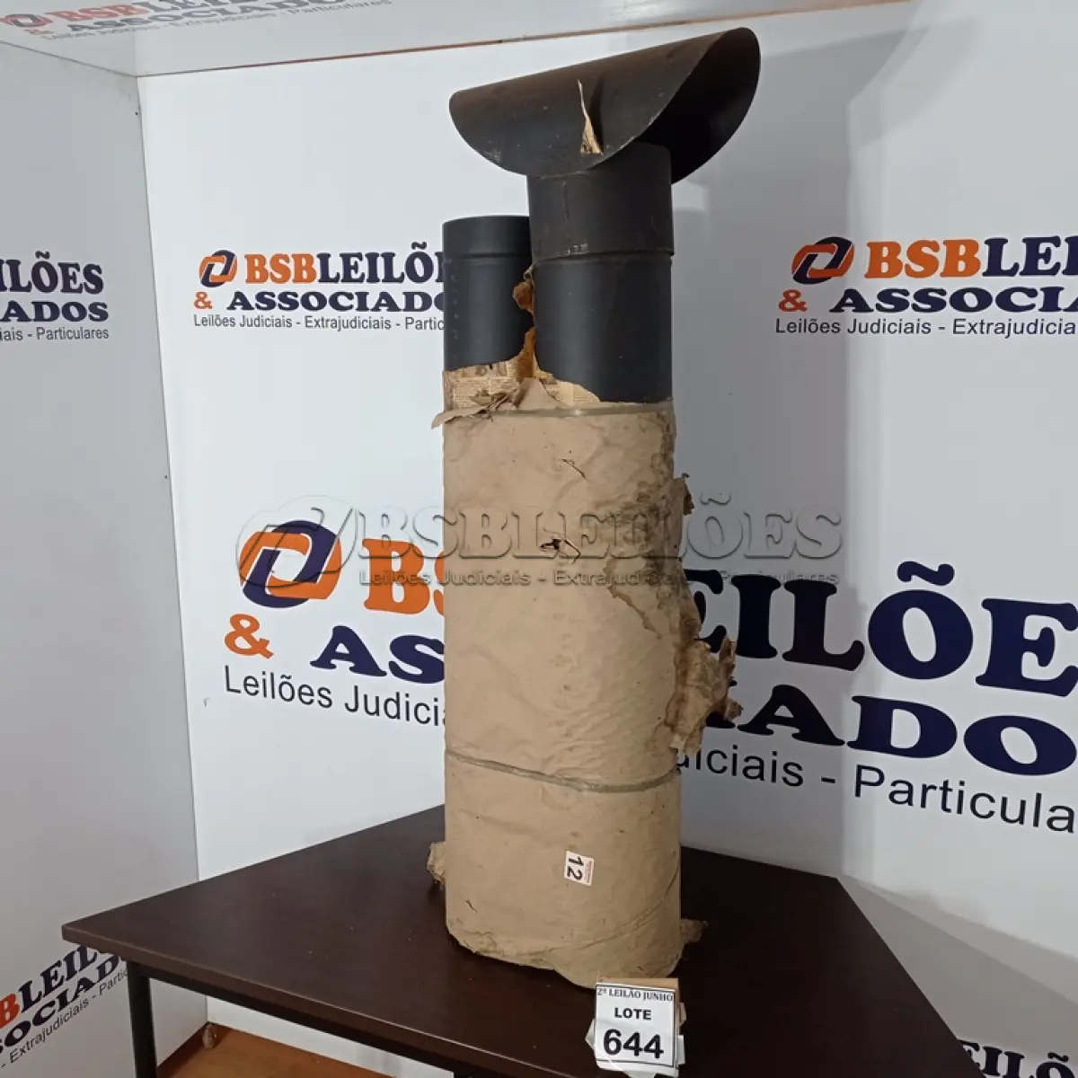 LOTE 644 - 01 CHAMINÉ PARA FOGÃO A LENHA.  (NO ESTADO) ATENÇÃO! FAZER A VISITAÇÃO ANTES DE ARREMATAR, NÃO SABEMOS SE FUNCIONA, LEILÃO NÃO TEM GARANTIA E NEM DEVOLUÇÃO, SUJEITO A POSSÍVEIS AVARIAS VISÍVEIS/OCULTAS E/OU AUSÊNCIA DE COMPONENTES.