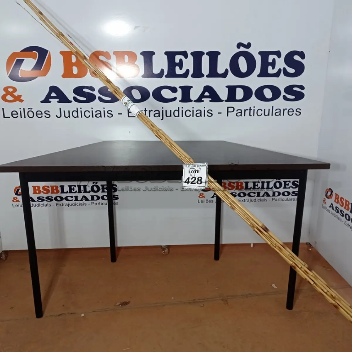 LOTE 428 - 05 VARAS DE BAMBU. (NO ESTADO) ATENÇÃO! FAZER A VISITAÇÃO ANTES DE ARREMATAR, NÃO SABEMOS SE FUNCIONA, LEILÃO NÃO TEM GARANTIA E NEM DEVOLUÇÃO, SUJEITO A POSSÍVEIS AVARIAS VISÍVEIS/OCULTAS E/OU AUSÊNCIA DE COMPONENTES.