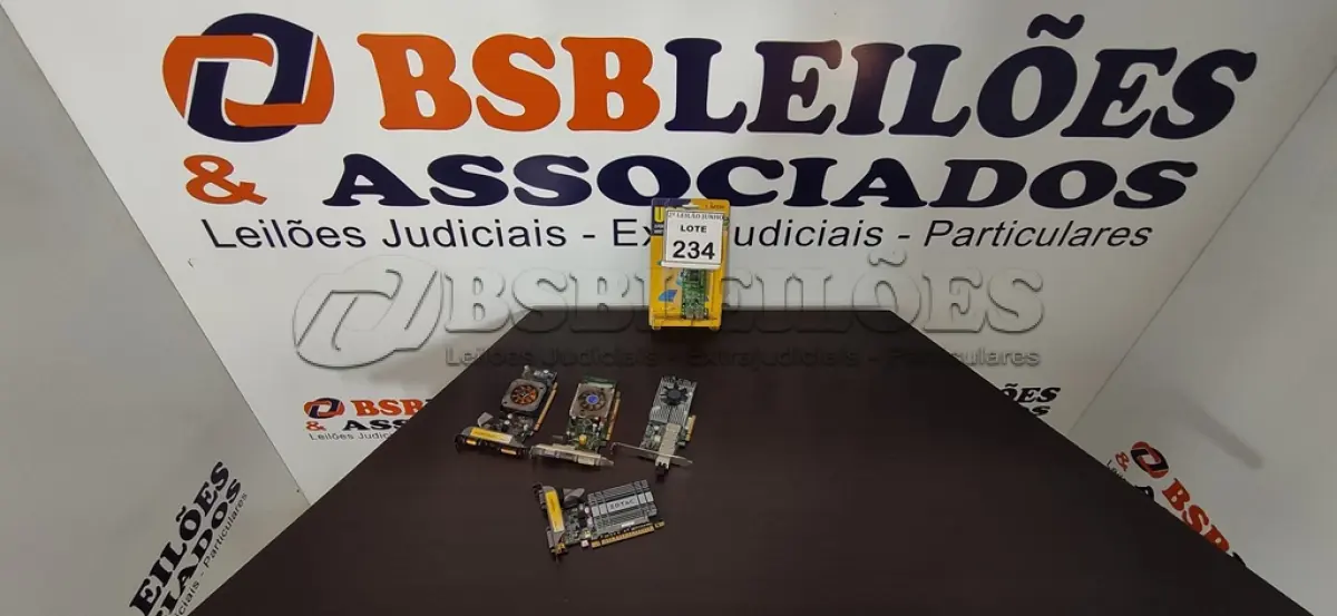 LOTE 234 - 04 PLACAS DE VÍDEO E 01 PLACA USB. (NO ESTADO) ATENÇÃO! FAZER A VISITAÇÃO ANTES DE ARREMATAR, NÃO SABEMOS SE FUNCIONA, LEILÃO NÃO TEM GARANTIA E NEM DEVOLUÇÃO, SUJEITO A POSSÍVEIS AVARIAS VISÍVEIS/OCULTAS E/OU AUSÊNCIA DE COMPONENTES.