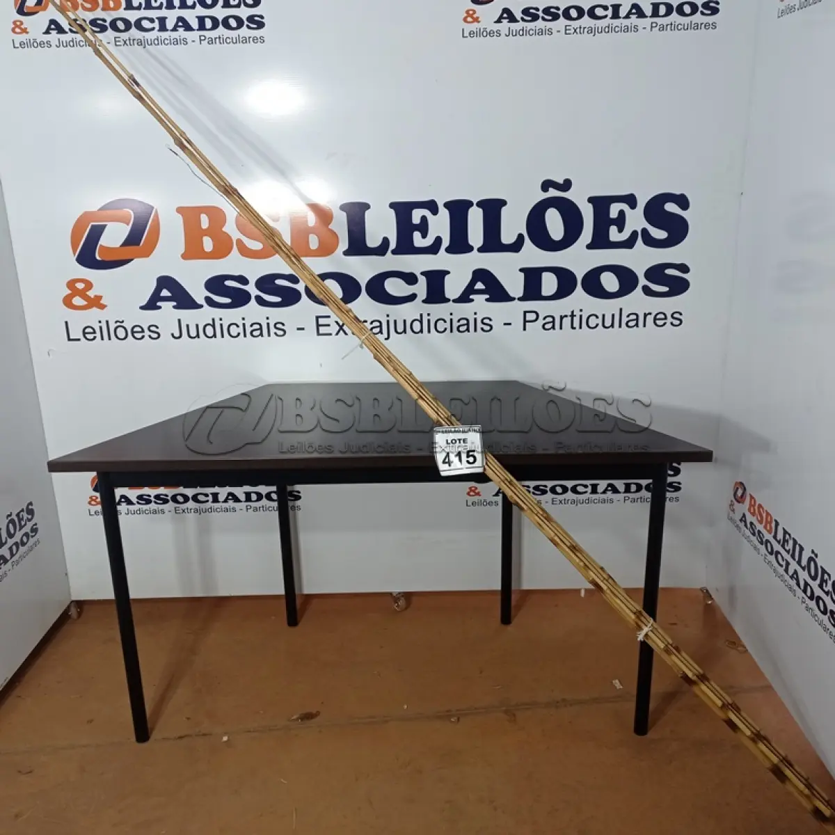 LOTE 415 - 05 VARAS DE BAMBU. (NO ESTADO) ATENÇÃO! FAZER A VISITAÇÃO ANTES DE ARREMATAR, NÃO SABEMOS SE FUNCIONA, LEILÃO NÃO TEM GARANTIA E NEM DEVOLUÇÃO, SUJEITO A POSSÍVEIS AVARIAS VISÍVEIS/OCULTAS E/OU AUSÊNCIA DE COMPONENTES.