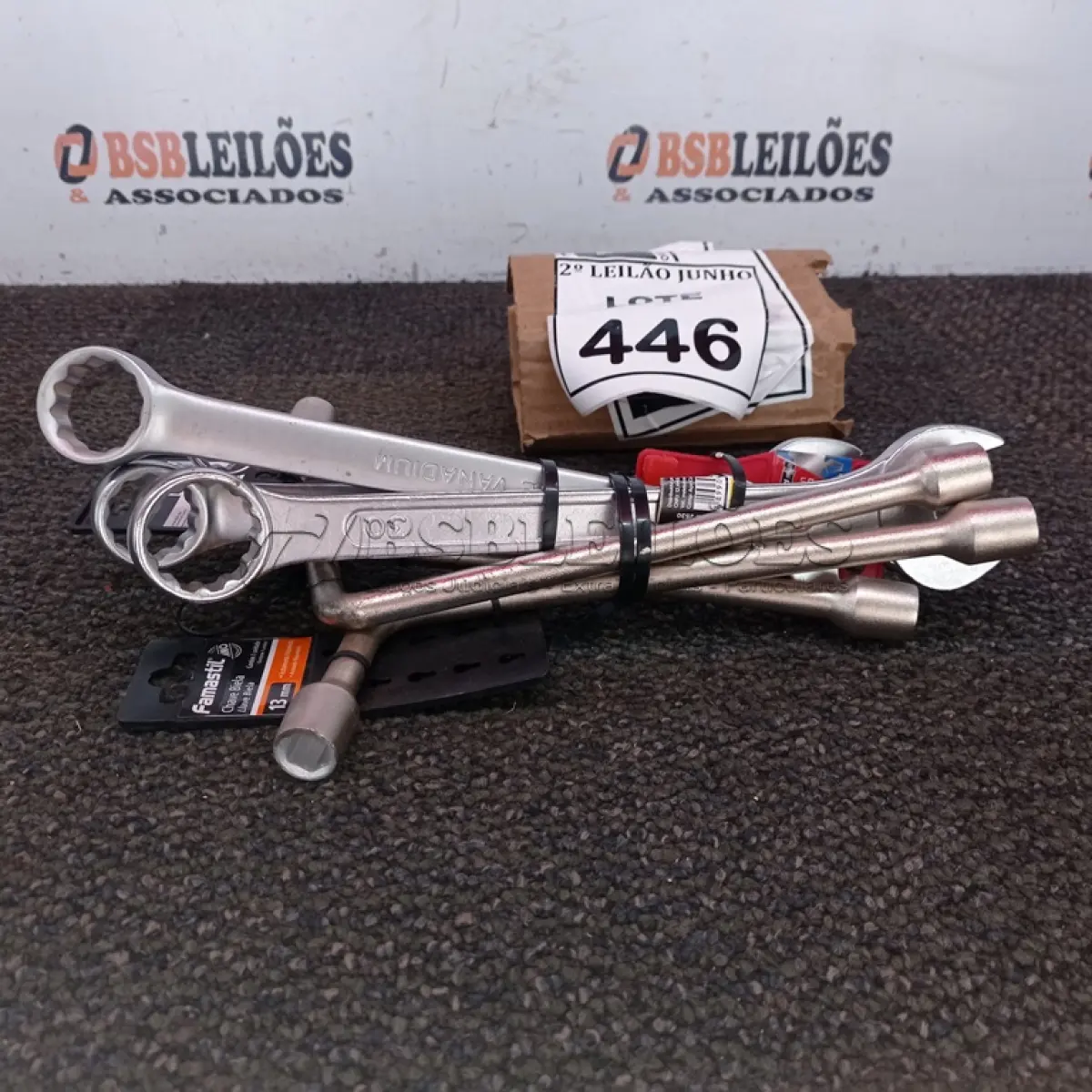 LOTE 446 - 03 CHAVES BIELA E 04 CHAVES COMBINADAS. (NO ESTADO) ATENÇÃO! FAZER A VISITAÇÃO ANTES DE ARREMATAR, NÃO SABEMOS SE FUNCIONA, LEILÃO NÃO TEM GARANTIA E NEM DEVOLUÇÃO, SUJEITO A POSSÍVEIS AVARIAS VISÍVEIS/OCULTAS E/OU AUSÊNCIA DE COMPONENTES.