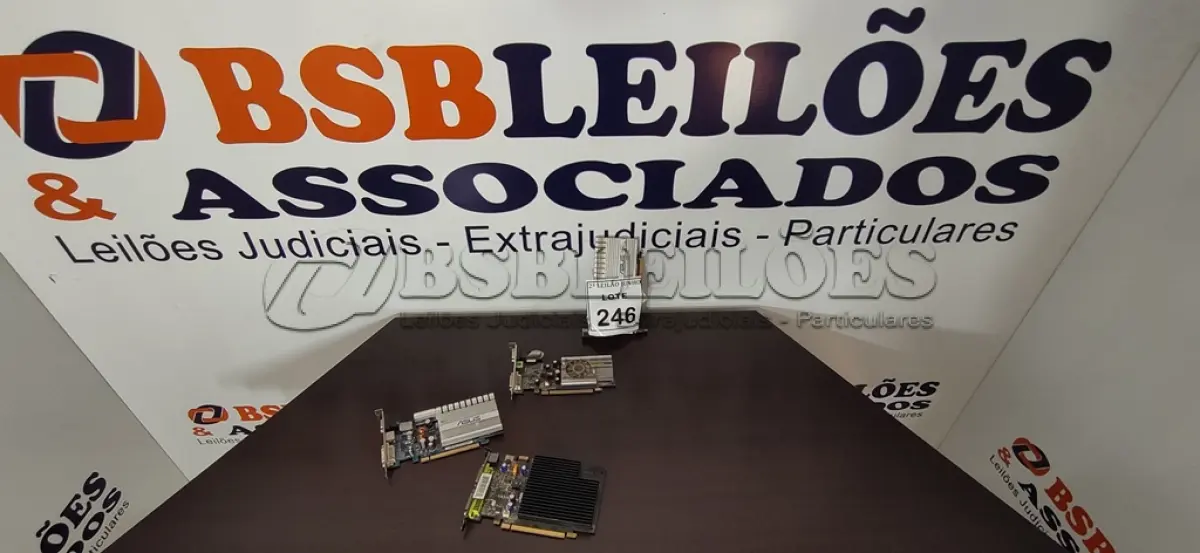LOTE 246 - 04 PLACAS DE VÍDEO. (NO ESTADO) ATENÇÃO! FAZER A VISITAÇÃO ANTES DE ARREMATAR, NÃO SABEMOS SE FUNCIONA, LEILÃO NÃO TEM GARANTIA E NEM DEVOLUÇÃO, SUJEITO A POSSÍVEIS AVARIAS VISÍVEIS/OCULTAS E/OU AUSÊNCIA DE COMPONENTES.
